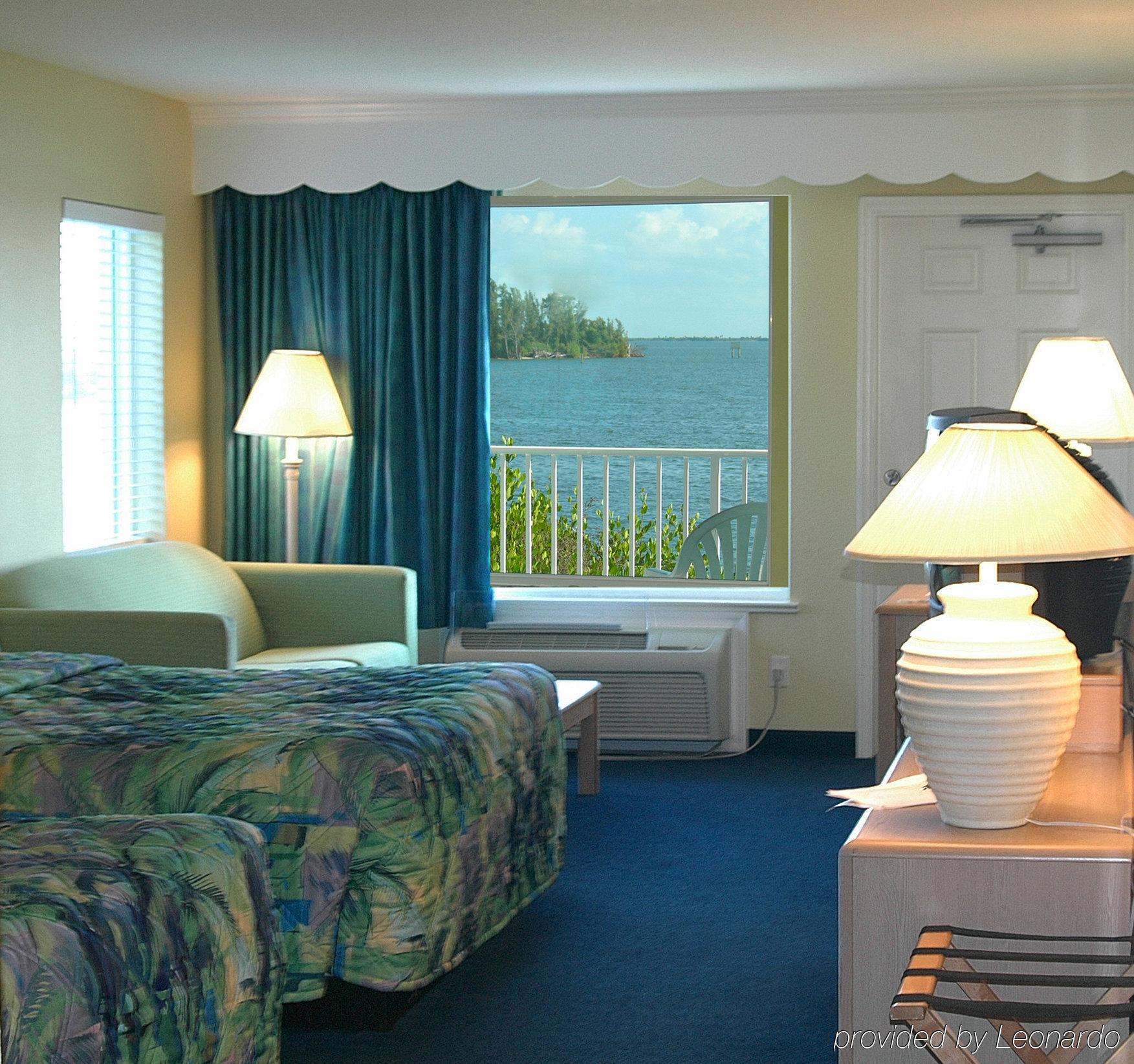 Capt Hirams Resort Sebastian Quarto foto